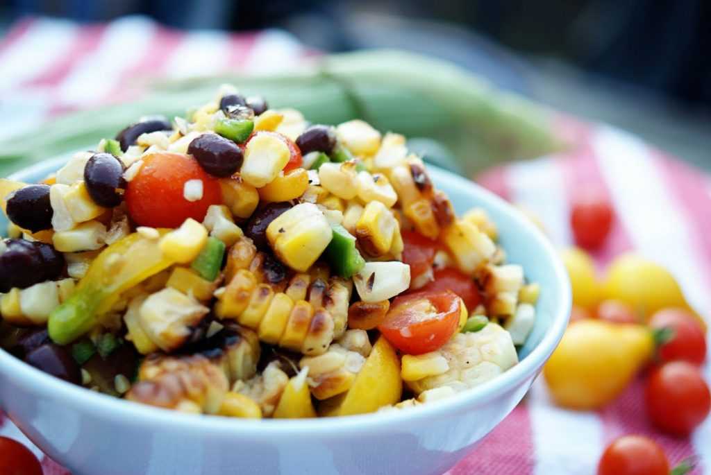 Салаты с копченой курицей — 17 очень вкусных рецептов