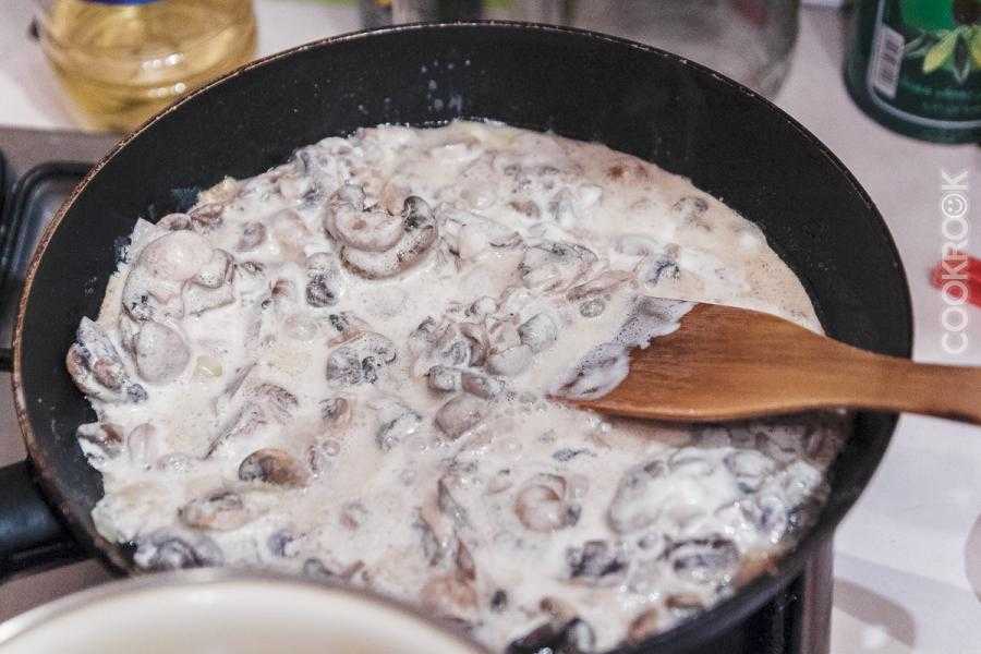 Рецепт с шампиньонами на сковороде со сметаной