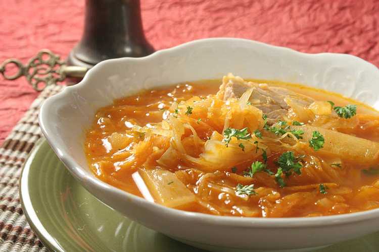 Фасолевый суп с квашеной капустой по-венгерски
