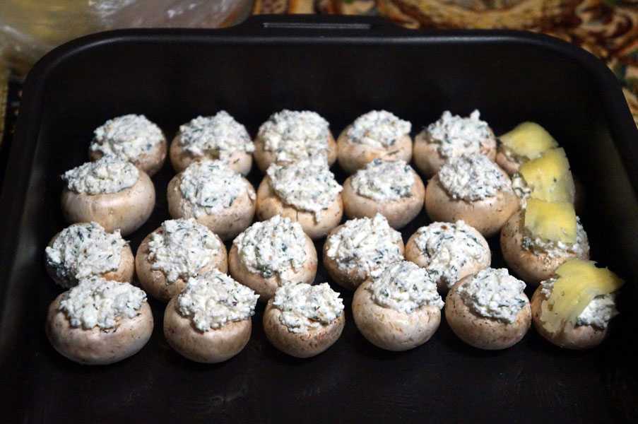 Шампиньоны фаршированные фаршем запеченные в духовке с сыром рецепт с фото