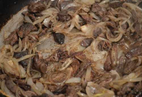 Куриные потроха с картошкой. очень ароматное и аппетитное блюдо.
