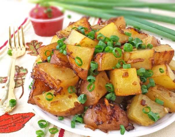 Карп ароматный на луковой подушке рецепт с фото пошагово - 1000.menu