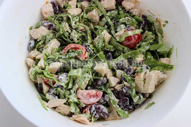 Салат с копченой курицей — 10 простых и вкусных рецептов
