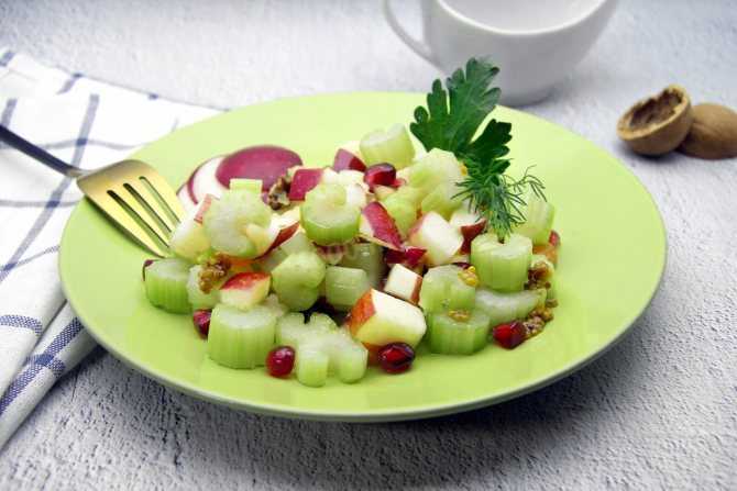 Салат с сельдереем и яблоком – 7 рецептов вкусного и полезного салата