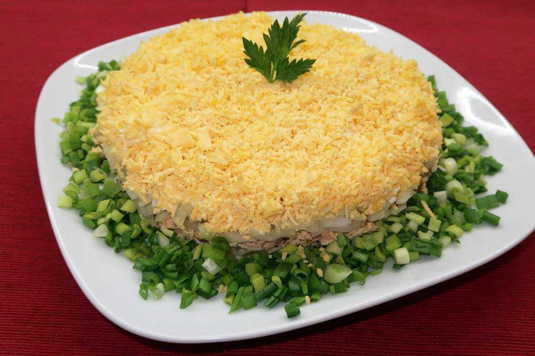 Салат мимоза с рыбными консервами и сыром пошаговый рецепт с фото