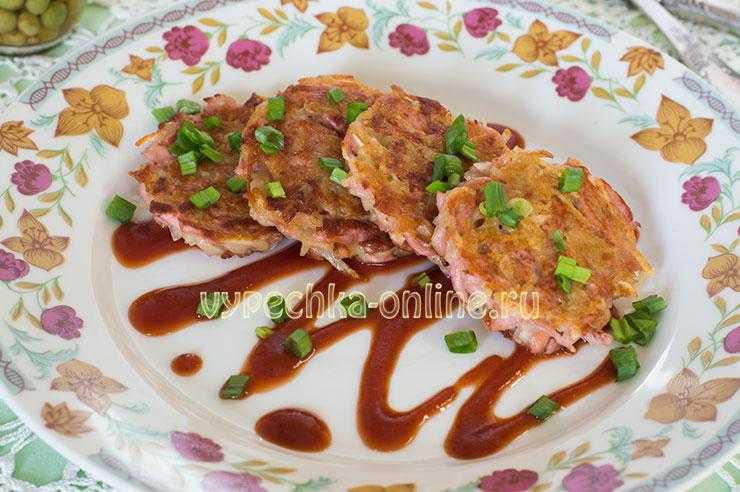Драники с колбасой и сыром рецепт