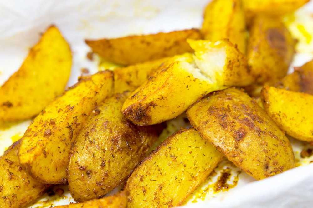 Картошка по-деревенски в духовке. 10 пошаговых рецептов вкусного запеченного картофеля