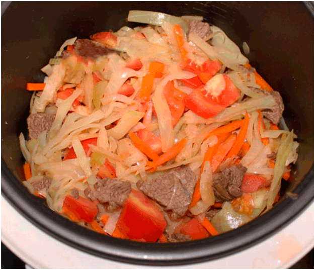 Вкусная вегетарианская тушеная капуста с овощами в мультиварке