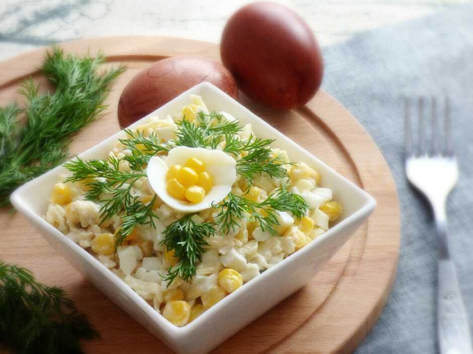 Салат с плавленными сырками яйца и чеснок