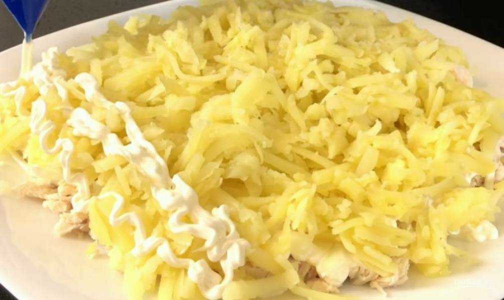 Салат невеста с копченой курицей и плавленым сыром слоями, рецепт с фото пошагово
