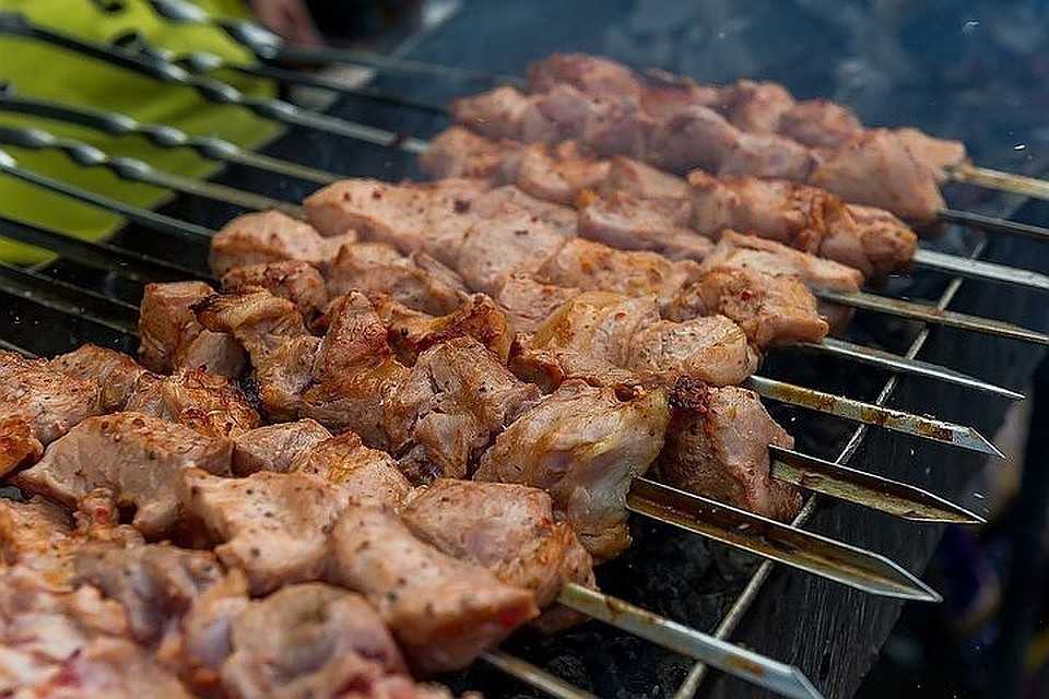 Шашлык из свинины, жареный на сковороде – 4 рецепта с фото, описанных пошагово