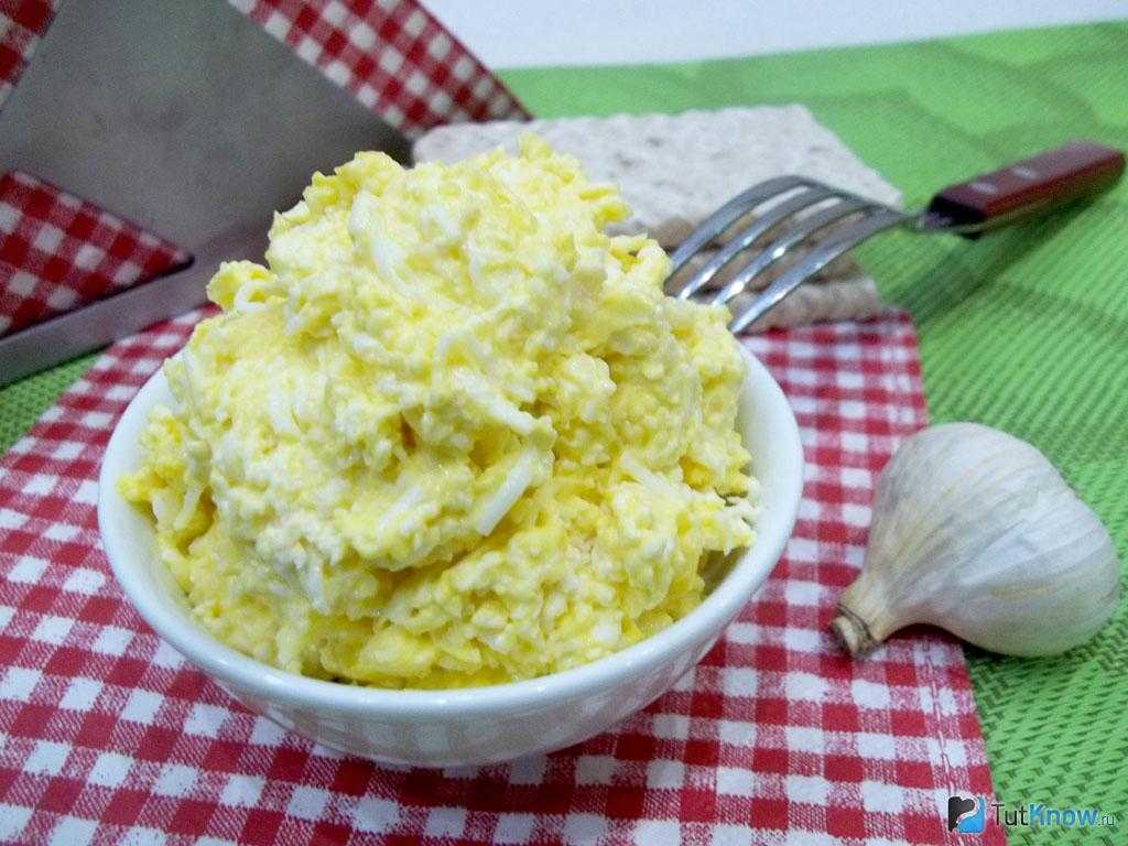 Салат с сыром косичка