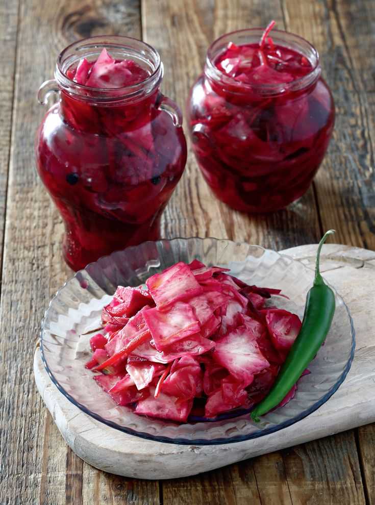 Салат из свежей краснокочанной капусты