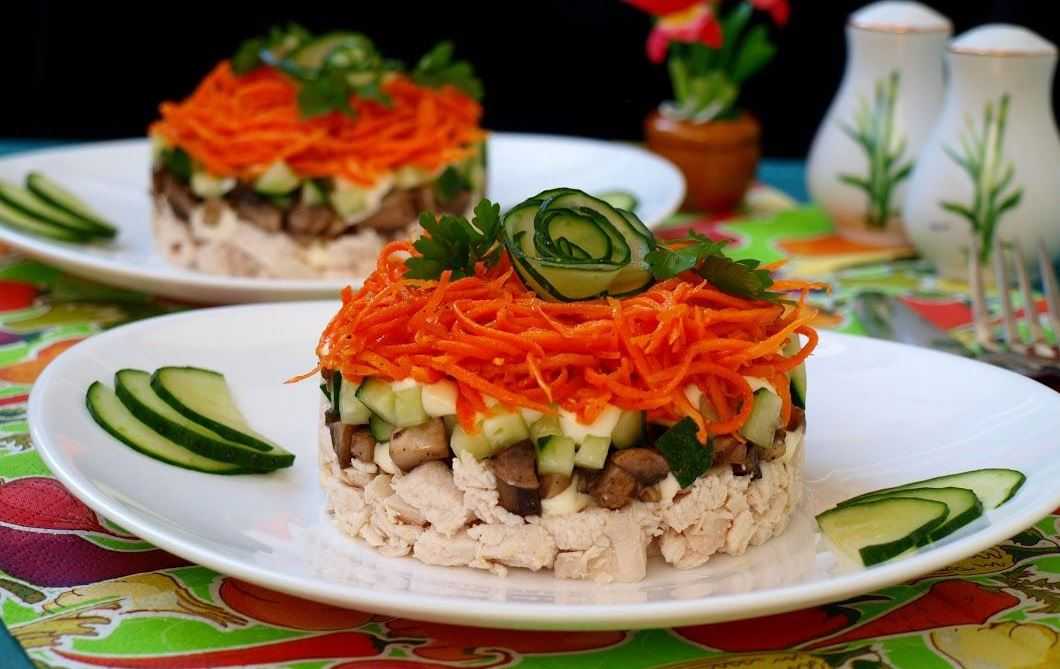 Как приготовить Салат из корейской моркови с куриным филе и горошком с использованием: морковь по-корейски,филе куриное,горошек зеленый консервированный,майонез Простой, но очень вкусный салат из корейской моркови с куриным филе и горошком Приготовление т
